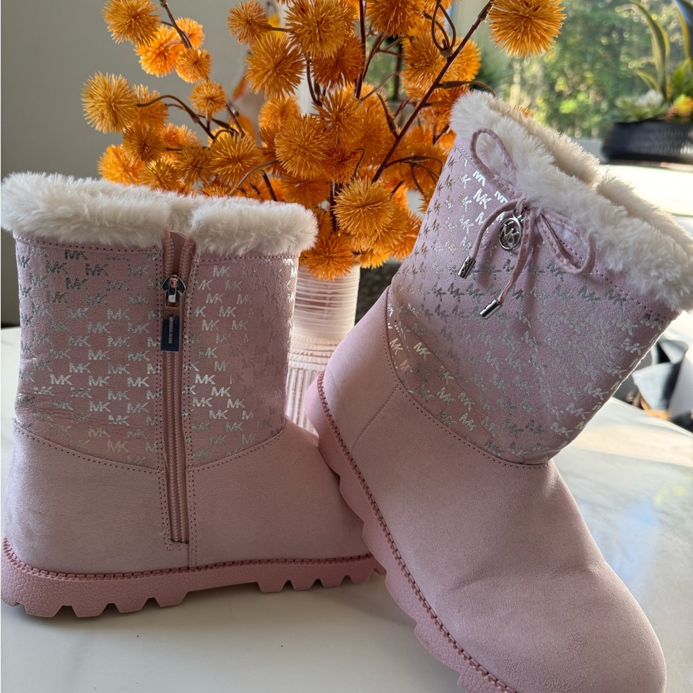 Michael Kors Light Pink Fur-Lined Boots - Picture 10 of 12